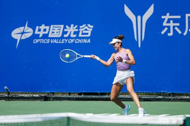 WUHAN, CHINA - OCTOBER 08: Iva Jovic of the United States returns a shot in the Women s Singles Round of 32 match against Jessica Bouzas Maneiro of Spain on day 5 of 2025 Wuhan Open at Optics Valley International Tennis Center on October 8, 2025 in Wuhan, Hubei Province of China.  Copyright: xVCGx 111595844899
