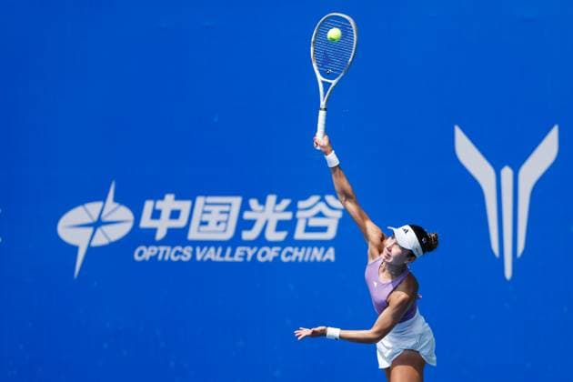 WUHAN, CHINA - OCTOBER 08: Iva Jovic of the United States returns a shot in the Women s Singles Round of 32 match against Jessica Bouzas Maneiro of Spain on day 5 of 2025 Wuhan Open at Optics Valley International Tennis Center on October 8, 2025 in Wuhan, Hubei Province of China.  Copyright: xVCGx 111595844898