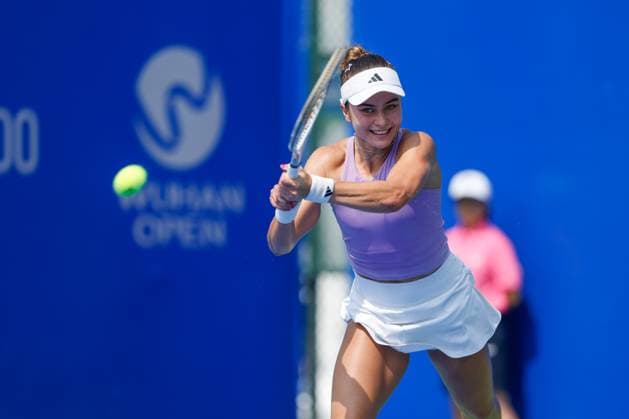 WUHAN, CHINA - OCTOBER 08: Iva Jovic of the United States returns a shot in the Women s Singles Round of 32 match against Jessica Bouzas Maneiro of Spain on day 5 of 2025 Wuhan Open at Optics Valley International Tennis Center on October 8, 2025 in Wuhan, Hubei Province of China.  Copyright: xVCGx 111595844887