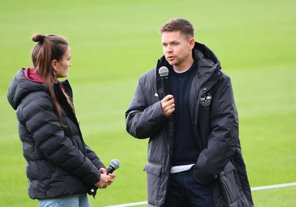 RB Leipzig Training Bundesliga Leipzig, 07 10 2025, RB Leipzig Training Center,Soccer Bundesliga , RB Leipzig Training , In the picture RB stadium presenter Clara Mohr Red Bull Projects Manager and Dominik Kaiser Ex RB player , Picture Point