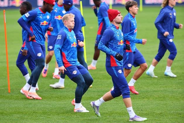 RB Leipzig Training Bundesliga Leipzig, 07 10 2025, RB Leipzig Training Center,Fußball Bundesliga , RB Leipzig Training , In the picture in front from l Xaver Schlager 24, RB Leipzig and Timo Werner 36, RB Leipzig , Picture Point