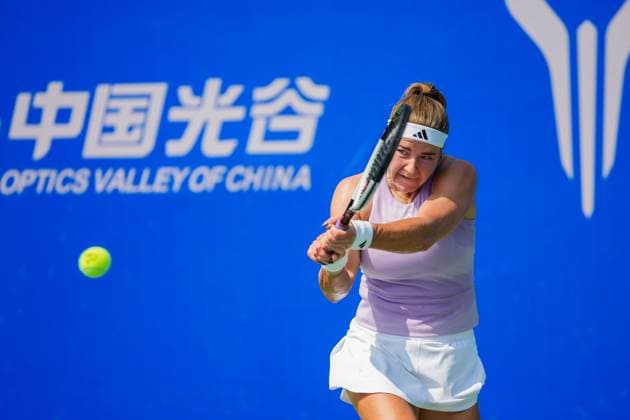 WUHAN, CHINA - OCTOBER 08: Karolina Muchova of the Czech Republic returns a shot in the Women s Singles Round of 32 match against Magdalena Frech of Poland on day 5 of 2025 Wuhan Open at Optics Valley International Tennis Center on October 8, 2025 in Wuhan, Hubei Province of China.  Copyright: xVCGx 111595864659