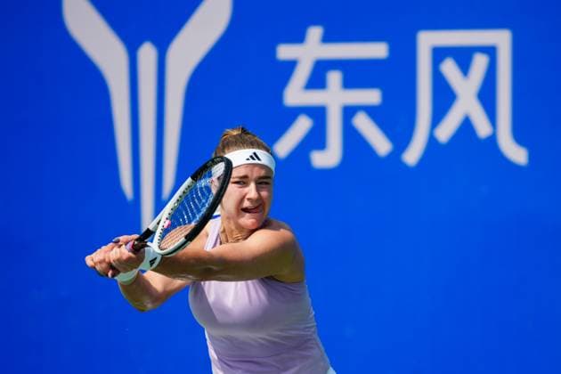 WUHAN, CHINA - OCTOBER 08: Karolina Muchova of the Czech Republic returns a shot in the Women s Singles Round of 32 match against Magdalena Frech of Poland on day 5 of 2025 Wuhan Open at Optics Valley International Tennis Center on October 8, 2025 in Wuhan, Hubei Province of China.  Copyright: xVCGx 111595864642