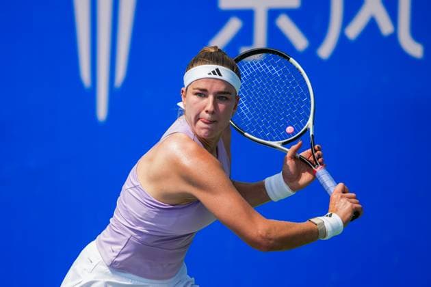 WUHAN, CHINA - OCTOBER 08: Karolina Muchova of the Czech Republic returns a shot in the Women s Singles Round of 32 match against Magdalena Frech of Poland on day 5 of 2025 Wuhan Open at Optics Valley International Tennis Center on October 8, 2025 in Wuhan, Hubei Province of China.  Copyright: xVCGx 111595864644