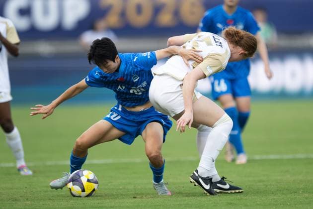 (251008) -- WUHAN, Oct. 8, 2025 -- Kim Hye-Ri (L) of Wuhan Jiangda WFC vies with Kristen Molloy of Auckland United FC during the FIFA Women s Championships Cup 2026 football match between Wuhan Jiangda WFC of China and Auckland United FC of New Zealand in Wuhan, central China s Hubei Province, Oct. 8, 2025. ) (SP)CHINA-WUHAN-FOOTBALL-FIFA WOMEN S CHAMPIONSHIPS CUP 2026-WUHAN JIANGDA WFC VS AUCKLAND UNITED FC (CN) XiaoxYijiu 