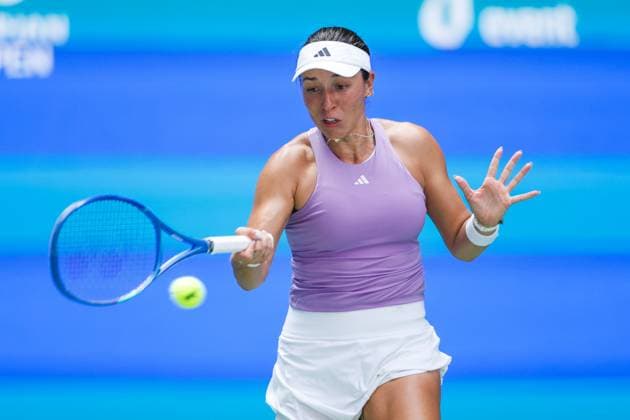 WUHAN, CHINA - OCTOBER 08: Jessica Pegula of United States returns a shot in the Women s Singles Round of 32 match against Hailey Baptiste of United States on day 5 of 2025 Wuhan Open at Optics Valley International Tennis Center on October 8, 2025 in Wuhan, Hubei Province of China.  Copyright: xVCGx 111595855361