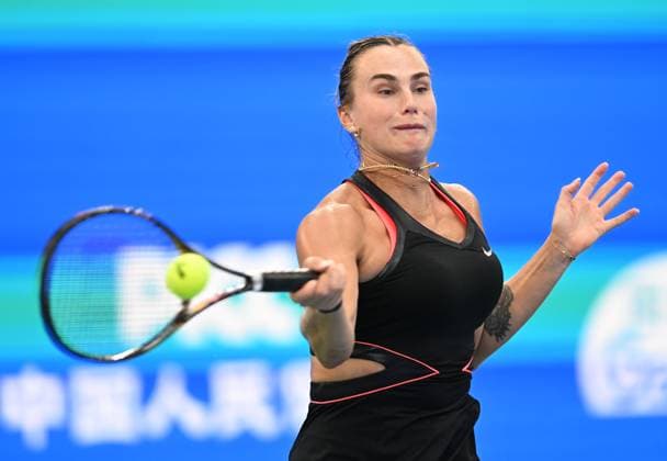 (251008) -- WUHAN, Oct. 8, 2025 -- Aryna Sabalenka of Belarus hits a return during the women s singles round of 32 match against Rebecca Sramkova of Slovakia at the 2025 Wuhan Open tennis tournament in Wuhan, central China s Hubei Province, Oct. 8, 2025. ) (SP)CHINA-WUHAN-TENNIS-WUHAN OPEN-WOMEN S SINGLES (CN) ChengxMin 