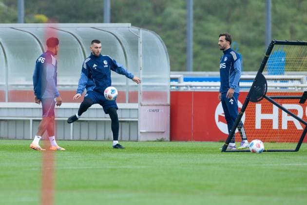 08 10 2025, Football, Season 2025 2026, Training FC Schalke 04, f l Hasan Kurucay FC Schalke 04 , Kenan Karaman FC Schalke 04 , Gelsenkirchen Training ground FC Schalke 04 NRW Germany xRHR PHOTO YYx Copyright: RHR-FOTOx RHR-FOTO YY