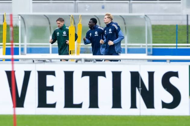 08 10 2025, Football, Season 2025 2026, Training FC Schalke 04, f l Zaid Tchibara FC Schalke 04 , Peter Remmert FC Schalke 04 , Gelsenkirchen Training ground FC Schalke 04 NRW Germany xRHR PHOTO YYx Copyright: RHR-FOTOx RHR-FOTO YY