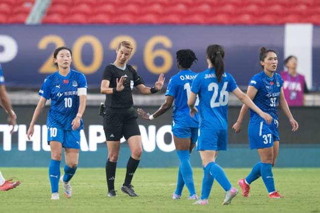 (251008) -- WUHAN, Oct. 8, 2025 -- Referee Bouchra Karboubi (2nd L) reacts after being questioned by Mavis Owusu (3rd L) of Wuhan Jiangda WFC during the FIFA Women s Championships Cup 2026 football match between Wuhan Jiangda WFC of China and Auckland United FC of New Zealand in Wuhan, central China s Hubei Province, Oct. 8, 2025. ) (SP)CHINA-WUHAN-FOOTBALL-FIFA WOMEN S CHAMPIONSHIPS CUP 2026-WUHAN JIANGDA WFC VS AUCKLAND UNITED FC (CN) XiaoxYijiu 