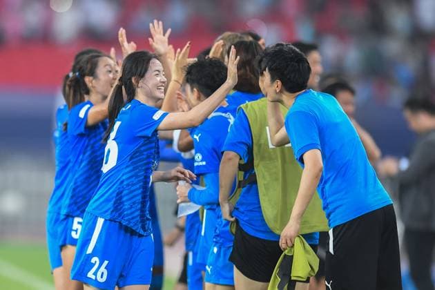 (251008) -- WUHAN, Oct. 8, 2025 -- Jiang Chenjing (front L) of Wuhan Jiangda WFC celebrates victory after the FIFA Women s Championships Cup 2026 football match between Wuhan Jiangda WFC of China and Auckland United FC of New Zealand in Wuhan, central China s Hubei Province, Oct. 8, 2025. ) (SP)CHINA-WUHAN-FOOTBALL-FIFA WOMEN S CHAMPIONSHIPS CUP 2026-WUHAN JIANGDA WFC VS AUCKLAND UNITED FC (CN) DuxZixuan 