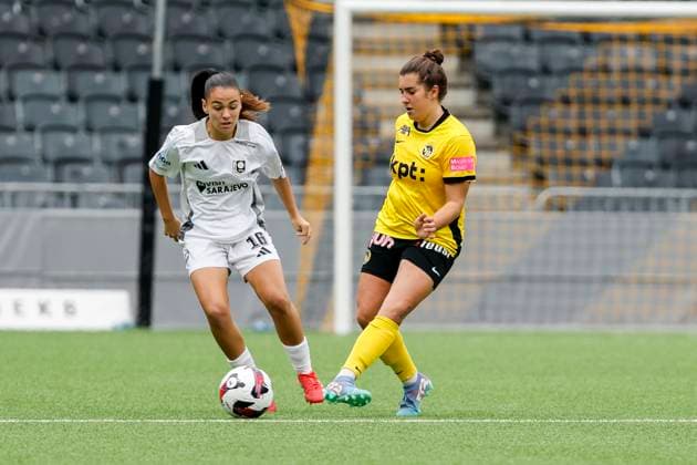 Katarina Cadenovic SFK 2000 Sarajevo , 16 and Jana Kohler BSC YB Women , 29 fighting for the ball , Switzerland, Women Soccer, UEFA Women s Europa Cup, Second qualifying round, BSC YB Women vs SFK 2000 Sarajewo, 08 10 2025, Stadion Wankdorf, Bern, Switzerland Bern Stadion Wankdorf Canton Bern Switzerland Copyright: xGrantxHubbsx