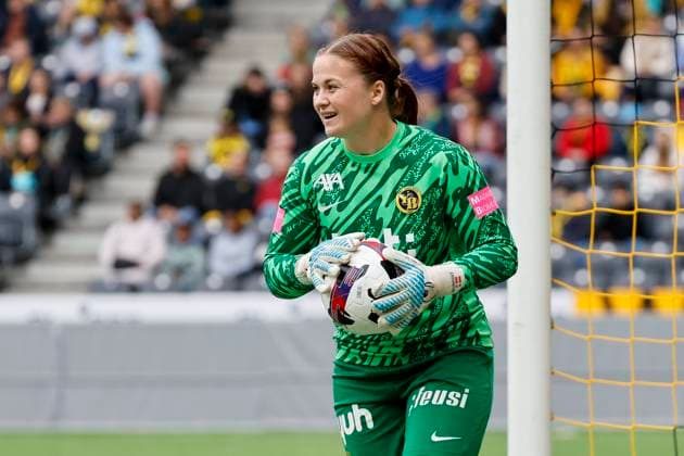 Amanda Brunholt BSC YB Women , 28 , Switzerland, Women Soccer, UEFA Women s Europa Cup, Second qualifying round, BSC YB Women vs SFK 2000 Sarajevo, 08 10 2025, Stadion Wankdorf, Bern, Switzerland Bern Stadion Wankdorf Canton Bern Switzerland Copyright: xGrantxHubbsx
