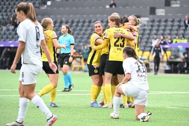 08 10 2025, Bern, Stadion Wankdorf, Women s Europa Cup BSC Young Boys Frauen SFK 2000 Sarajevo, the players of BSC Young Boys celebrate the goal to 1 0 by Laura Frey of Young Boys Bern Stadion Wankdorf Bern Switzerland Copyright: xJustPictures.ch ManuelxWinterbergerx jp-en-MaWi-MWI_3846