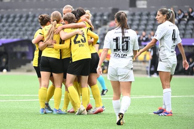 08 10 2025, Bern, Stadion Wankdorf, Women s Europa Cup BSC Young Boys Frauen SFK 2000 Sarajevo, the players of BSC Young Boys celebrate the goal to 1 0 by Laura Frey of Young Boys Bern Stadion Wankdorf Bern Switzerland Copyright: xJustPictures.ch ManuelxWinterbergerx jp-de-MaWi-MWI_3852