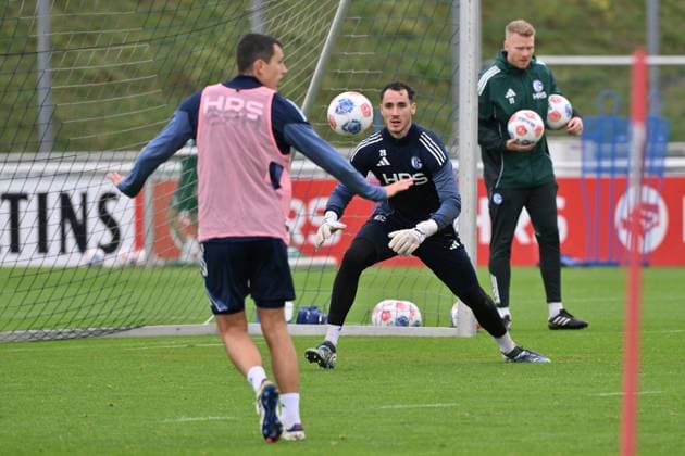 Goalkeeper Justin Heekeren FC Schalke 04 in action 08 10 2025, Soccer 2 Bundesliga, Season 2025 2026, Training FC Schalke 04 Gelsenkirchen Nordrhein Westfalen Germany Team2