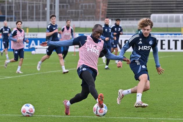Christopher Antwi Adjei Schalke 04 , mi , in action 08 10 2025, Soccer 2 Bundesliga, Season 2025 2026, Training FC Schalke 04 Gelsenkirchen Nordrhein Westfalen Germany Team2