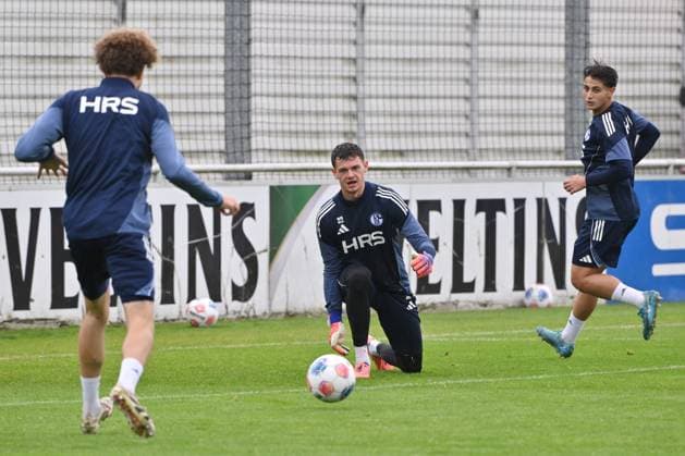 Goalkeeper Luca Podlech FC Schalke 04 , mi , in action 08 10 2025, Soccer 2 Bundesliga, Season 2025 2026, Training FC Schalke 04 Gelsenkirchen Nordrhein Westfalen Germany Team2