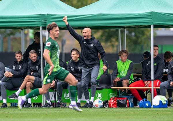 Soccer, Men, Season 2025 26, Test match, VfL Wolfsburg Hertha BSC, v l Aaron Zehnter Wolfsburg , Coach Paul Simonis Wolfsburg , 08 10 2025, Copyright: xSebastianxRäppold MatthiasxKochx