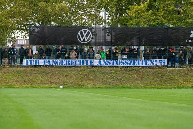 Soccer, Men, Season 2025 26, Test match, VfL Wolfsburg Hertha BSC, Hertha fans with banner For fan-friendly kick-off times, 08 10 2025, Copyright: xSebastianxRäppold MatthiasxKochx
