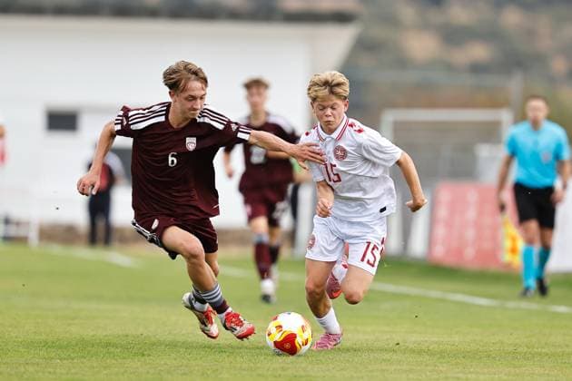 (L-R) Oskars Sulcs (LAT), Mads Jorgensen (DEN), OCTOBER 8, 2025 - Football Soccer : UEFA Under-17 Championship qualifying round group 4 match between U17, U 17 Latvia - U17 Denmark at the Ciudad Deportiva Los Angeles de San Rafael in Los Angeles de San Rafael, Spain. Noxthirdxpartyxsales  aflo_306342707