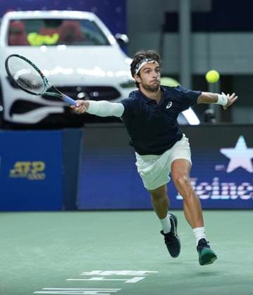(251008) -- SHANGHAI, Oct. 8, 2025 -- Lorenzo Musetti of Italy hits a return during the men s singles round of 16 match agaisnt Felix Auger-Aliassime of Canada at the ATP, Tennis Herren World Tour Shanghai Masters tennis tournament in Shanghai, east China, Oct. 8, 2025. (SP)CHINA-SHANGHAI-TENNIS-ATP TOUR-SHANGHAI MASTERS-MEN S SINGLES (CN) DingxTing 