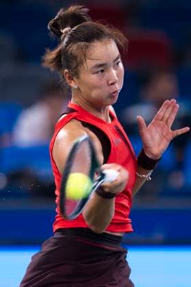 (251008) -- WUHAN, Oct. 8, 2025 -- Yuan Yue of China hits a return during the women s singles round of 32 match against Jasmine Paolini of Italy at the 2025 Wuhan Open tennis tournament in Wuhan, central China s Hubei Province, Oct. 8, 2025. ) (SP)CHINA-WUHAN-TENNIS-WUHAN OPEN-WOMEN S SINGLES (CN) WuxZhizun 