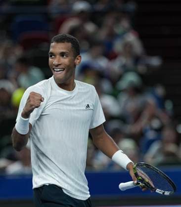 (251008) -- SHANGHAI, Oct. 8, 2025 -- Felix Auger-Aliassime of Canada reacts during the men s singles round of 16 match agaisnt Lorenzo Musetti of Italy at the ATP, Tennis Herren World Tour Shanghai Masters tennis tournament in Shanghai, east China, Oct. 8, 2025. (SP)CHINA-SHANGHAI-TENNIS-ATP TOUR-SHANGHAI MASTERS-MEN S SINGLES (CN) DingxTing 