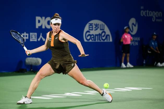 WUHAN, CHINA - OCTOBER 08: Linda Noskova of Czech Republic returns a shot in the Women s Singles Round of 32 match against Naomi Osaka of Japan on day 5 of 2025 Wuhan Open at Optics Valley International Tennis Center on October 8, 2025 in Wuhan, Hubei Province of China.  Copyright: xVCGx 111595911272