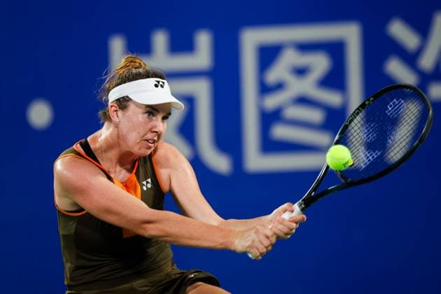 WUHAN, CHINA - OCTOBER 08: Linda Noskova of Czech Republic returns a shot in the Women s Singles Round of 32 match against Naomi Osaka of Japan on day 5 of 2025 Wuhan Open at Optics Valley International Tennis Center on October 8, 2025 in Wuhan, Hubei Province of China.  Copyright: xVCGx 111595911256