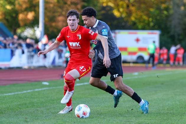 in duel, action, with Tim Schnitzer 47 FC Augsburg , Jonas David 15 SSV Ulm 1846 , FC Augsburg vs SSV Ulm 1846, Soccer, Test match, 08 10 2025 Burgau Bayern Germany Copyright: xkolbert-press ChristianxKolbertx