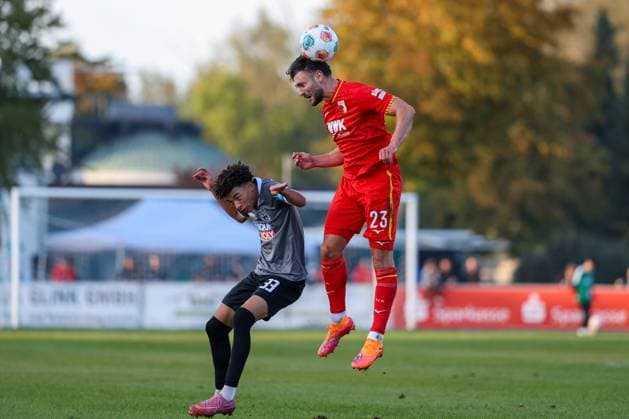 in duel, action, with Evan Brown 33 SSV Ulm 1846 , Maximilian Bauer 23 FC Augsburg , FC Augsburg vs SSV Ulm 1846, Soccer, Test match, 08 10 2025 Burgau Bayern Germany Copyright: xkolbert-press ChristianxKolbertx