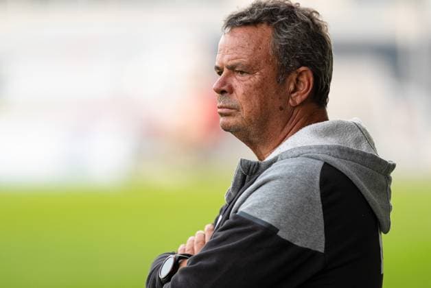 SOCCER - UEFA U17, U 17 EURO quali, AUT vs FRO WIENER NEUSTADT,AUSTRIA,08.OCT.25 - SOCCER - UEFA European Under-17 Championship 2026, qualifiers, OEFB under-17 international match, Länderspiel, Nationalmannschaft Austria vs Faroe Islands. Image shows headcoach Manfred Zsak (AUT).  GEPAxpictures xKevinxKada