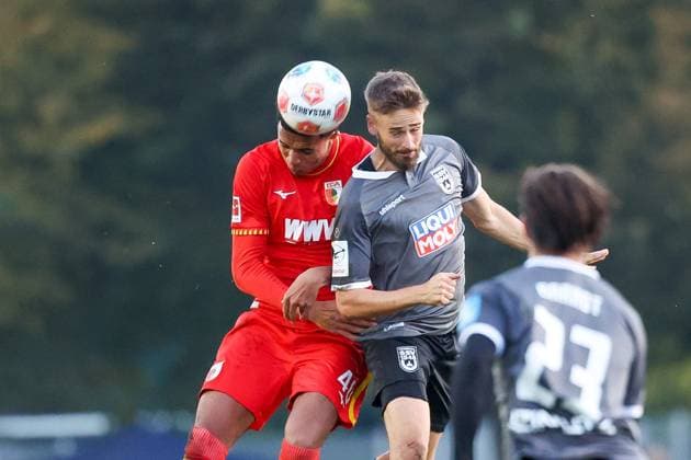 in duel, action, with Noahkai Banks 40 FC Augsburg , Lucas Roeser 9 SSV Ulm 1846 , FC Augsburg vs SSV Ulm 1846, Soccer, Test match, 08 10 2025 Burgau Bayern Germany Copyright: xkolbert-press ChristianxKolbertx