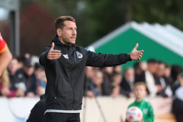 Interim coach Moritz Glasbrenner SSV Ulm 1846 gives instructions on the sidelines, FC Augsburg vs SSV Ulm 1846, Soccer, Test match, 08 10 2025 Burgau Bayern Germany Copyright: xkolbert-press ChristianxKolbertx
