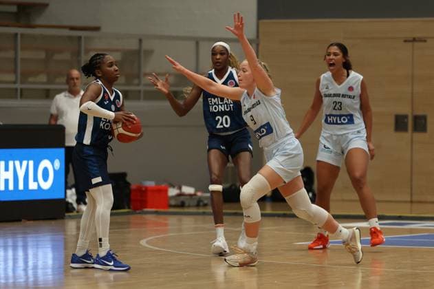 08 10 2025, Basketball, Women, Eurocup Women, Season 2025 2026, Saarlouis Royals EMLAK Konut SK Istanbul, Emma Eichmeyer Saarlouis Royals , Jessica Thomas EMLAK Konut SK Istanbul Saarlouis Stadtgartenhalle Saarland Germany DEU Copyright: xSebastianxBachx