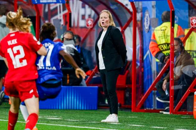 head coach Corina Dekker of FC Twente looks on FC Twente v Chelsea FC, UEFA Women s Champions League 2025 26 League Phase MD1, FC Twente v Chelsea FC Women, FC Twente Stadion, October 8, 2025, Enschede, Netherlands.