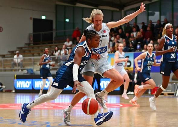 08 10 2025, xmohx, Basketball EuroCup Women, Saarlouis Royals Emlak Konut SK Istanbul v l Jessica Thomas Emlak Konut , Elina Koskimies Saarlouis DFL DFB REGULATIONS PROHIBIT ANY USE OF PHOTOGRAPHS as IMAGE SEQUENCES and or QUASI VIDEO Saarlouis