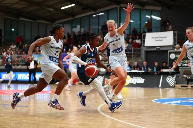 08 10 2025, xmohx, Basketball EuroCup Women, Saarlouis Royals Emlak Konut SK Istanbul v l Martha Burse Saarlouis , Jessica Thomas Emlak Konut , Elina Koskimies Saarlouis DFL DFB REGULATIONS PROHIBIT ANY USE OF PHOTOGRAPHS as IMAGE SEQUENCES and or QUASI VIDEO Saarlouis