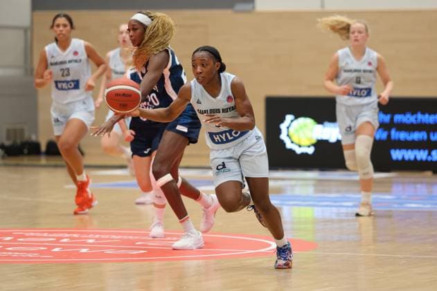 08 10 2025, Basketball, Women, Eurocup Women, Season 2025 2026, Saarlouis Royals EMLAK Konut SK Istanbul, Martha Burse Saarlouis Royals , Victoria Macaulay EMLAK Konut SK Istanbul Saarlouis Stadtgartenhalle Saarland Germany DEU Copyright: xSebastianxBachx