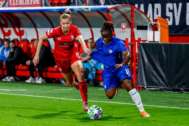 Sandy Baltimore of Chelsea FC dribbles with the ball under pressure from Eva Oude Elberink of FC Twente FC Twente v Chelsea FC, UEFA Women s Champions League 2025 26 League Phase MD1, FC Twente v Chelsea FC Women, FC Twente Stadion, October 8, 2025, Enschede, Netherlands.