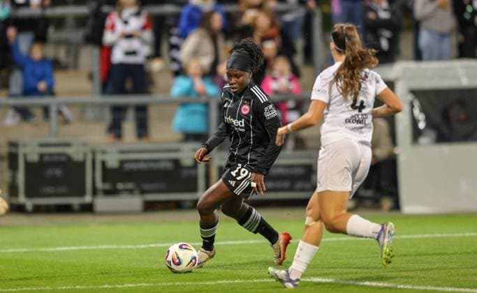 DEU, Frankfurt, Eintracht Frankfurt vs 1 FC Slovacko, UEFA WomenÊ¼s Europa Cup, UEFA, Season 2526, Stadion am Bretanobad, Playoffs, First leg in the picture from l n r Nicole Anyomi Eintracht Frankfurt 19 , Terezie Ohlidalova 1 FC Slovacko 4 DFB DFL REGULATIONS PROHIBIT ANY USE OF PHOTOGRAPHS AS IMAGE SEQUENCES AND OR QUASI VIDEO, 08 10 2025 Copyright: HMBxMedia HendrikxHamelau