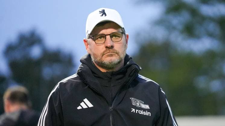 Soccer, Men, Season 2025 2026, Test match, Friendly match, FSV 63 Luckenwalde vs 1 FC Union Berlin, Wednesday 08 10 2025, Werner Seelenbinder Stadion Luckenwalde, In the picture Steffen Baumgart coach Union Brandenburg Germany
