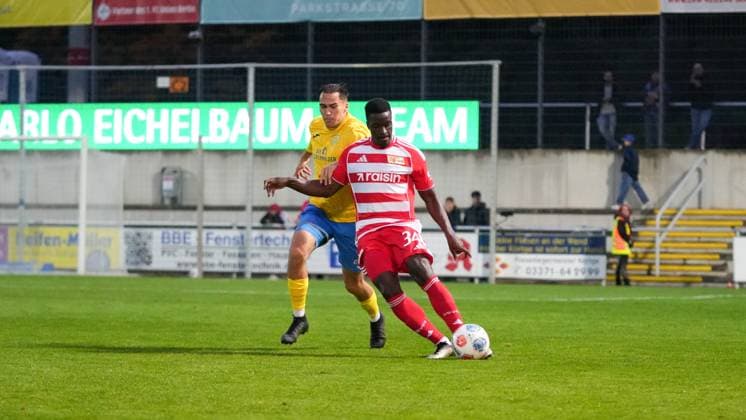 Soccer, Men, Season 2025 2026, Test match, Friendly match, FSV 63 Luckenwalde vs 1 FC Union Berlin, Wednesday 08 10 2025, Werner Seelenbinder Stadion Luckenwalde, In the picture Simon Gollnack l Luckenwalde and Stanley Nsoki r Union Brandenburg Germany