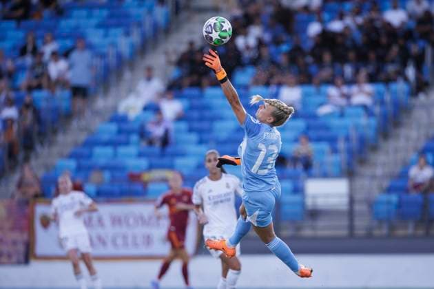 UEFA Women s Champions League - Real Madrid vs Roma MADRID, SPAIN -October 8: Merle Frohms of Real Madrid in action during the UEFA Women s Champions League match between Real Madrid and Roma at Alfredo Di Stefano stadium in Madrid. (Photo by Guillermo Martinez) Madrid Alfredo Di Stefano Stadium Spain Copyright: xGuillermoxMartinezx