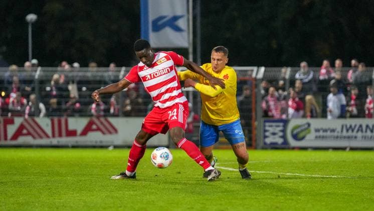 Soccer, Men, Season 2025 2026, Test match, Friendly match, FSV 63 Luckenwalde vs 1 FC Union Berlin, Wednesday 08 10 2025, Werner Seelenbinder Stadion Luckenwalde, In the picture Stanley Nsoki l Union and Lucas Will r Luckenwalde Brandenburg Germany