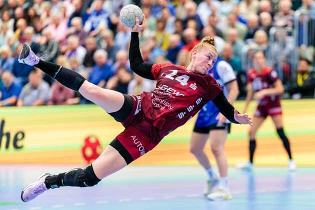 Meike Schmelzer HSG Bensheim Auerbach, 24 in goal throw GER, HSG Blomberg Lippe vs HSG Bensheim Auerbach, Handball, 1 Bundesliga Women, Matchday 8, Season 2025 2026, 08 10 2025 GER, HSG Blomberg Lippe vs HSG Bensheim Auerbach, Handball, 1 Bundesliga Women, Matchday 8, Season 2025 2026, 08 10 2025 Blomberg Copyright: xEibner-Pressefoto JanxRollingerx EP_JSK