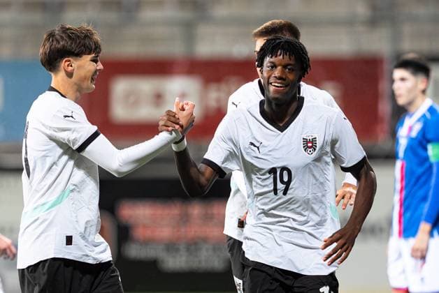 SOCCER - UEFA U17, U 17 EURO quali, AUT vs FRO WIENER NEUSTADT,AUSTRIA,08.OCT.25 - SOCCER - UEFA European Under-17 Championship 2026, qualifiers, OEFB under-17 international match, Länderspiel, Nationalmannschaft Austria vs Faroe Islands. Image shows the rejoicing of Joseph Andy Mbock (AUT) and Luca Mijatovic (AUT).  GEPAxpictures xKevinxKada