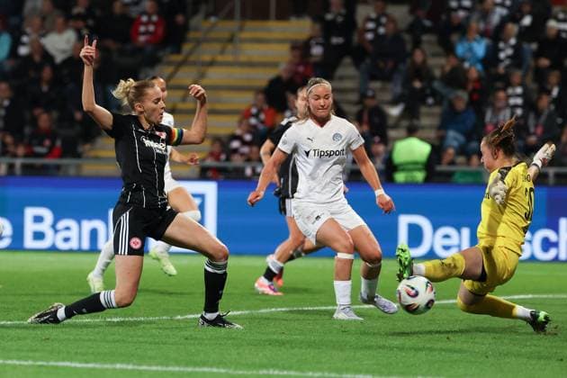 2025 10 03 xJFx second qualifying round UEFA Women™s Europa Cup 2025 2026 Eintracht Frankfurt 1 FC Slovacko v l , Laura Freigang Eintracht Frankfurt scores the goal for 2 0, goalkeeper Anezka Zelenkova 1 FC Slovacko DFL DFB REGULATIONS PROHIBIT ANY USE OF PHOTOGRAPHS as IMAGE SEQUENCES and or QUASI VIDEO Copyright: JoaquimxFerreira