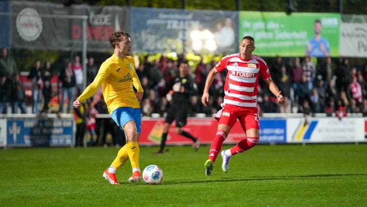Soccer, Men, Season 2025 2026, Test match, Friendly match, FSV 63 Luckenwalde vs 1 FC Union Berlin, Wednesday 08 10 2025, Werner Seelenbinder Stadion Luckenwalde, In the picture Remo Merke l Luckenwalde and Marin Ljubicic r Union Brandenburg Germany